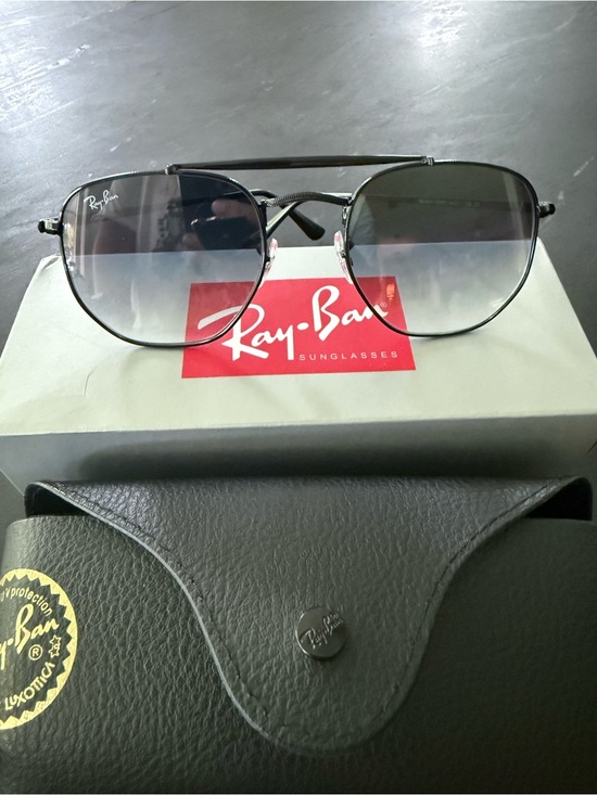 Marshall Ray-Ban Aviator Sunglasses - Black Frame with Gradient Gray Lenses main image 11
